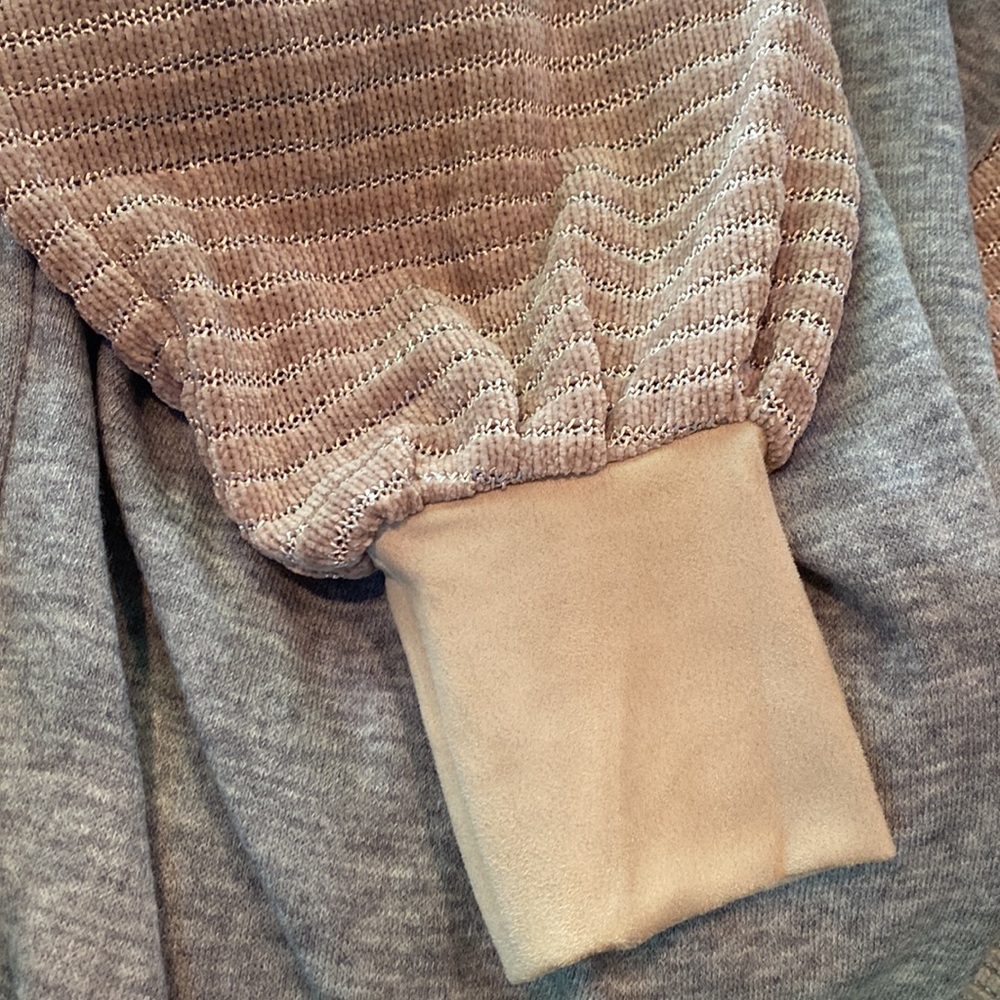 THML Balloon Sleeve v-Neck Sweater NWT - Picture 8 of 9